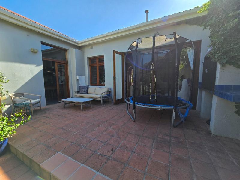 4 Bedroom Property for Sale in Vredehoek Western Cape